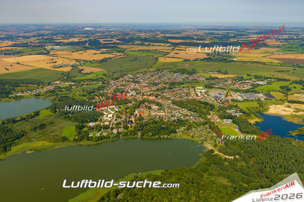 Luftbild der Stadt Neukloster - Die Luftaufnahme wurde 2025 vom UL-Flugzeug heraus erstellt ( keine Drohne ) - Hochauflösende Luftaufnahme - für professionelle Ausdrucke geeignet. Die Geschenkidee !Hier alle&nbsp;Infos zur Lizenzierung der LuftaufnahmeWir fliegen auch dieses Jahr wieder in Ihre Region um Luftbilder zu erstellen.- Luftbild anfragen