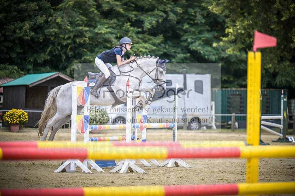 DOS_8885 | Entdecke hochwertige Reitturnierfotos von Foto Oger. Professionell, emotional und authentisch – jetzt Lieblingsmomente im Shop bestellen.Deutschlandweite Turnierfotografie. - Realisiert mit Pictrs.com