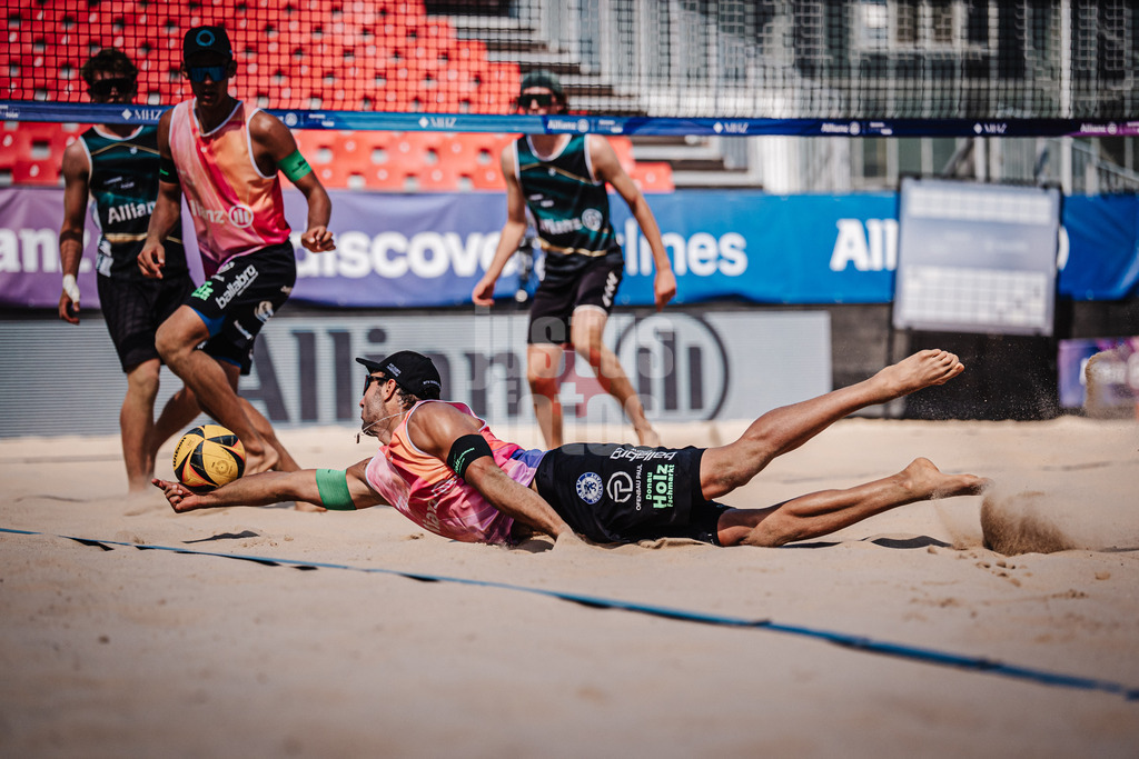Beachvolleyball | Männer | Allianz German Beach Tour 2025 | Tourstop Berlin | 21.08.2025 | Kim Huber springt zum Ball