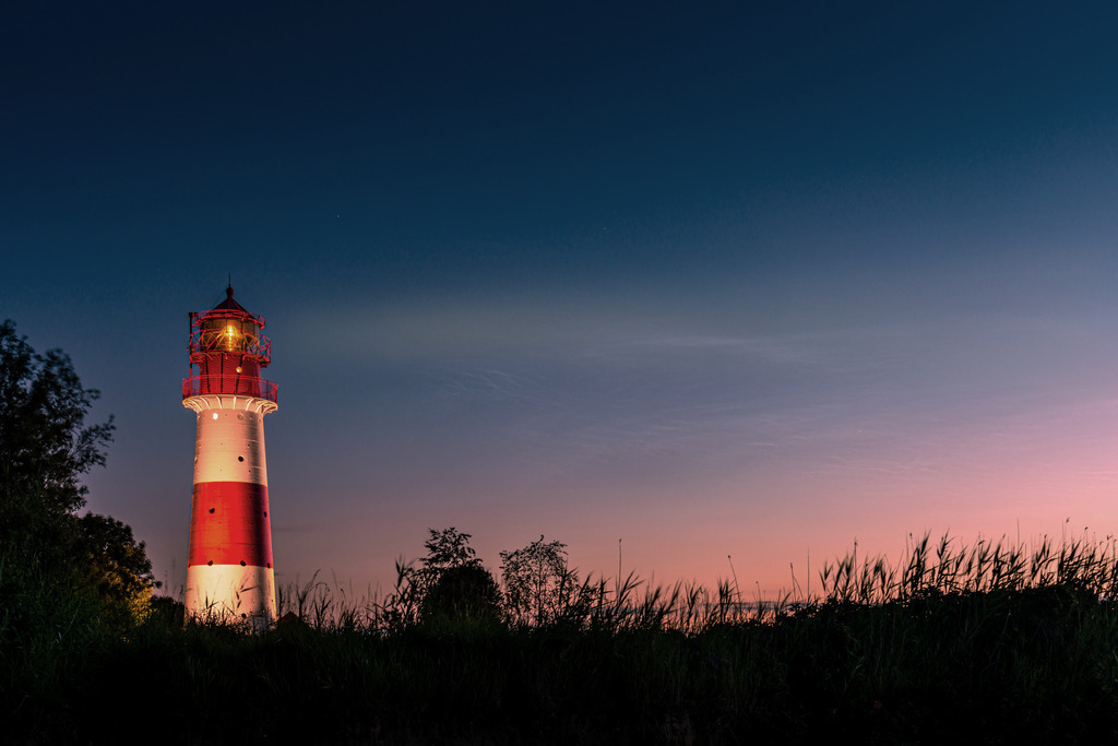Leuchtturm Falshöft | Die einzigartige traumhafte Kulisse  direkt an der Ostsee mit Blick auf Dänemark, die Flensburger Förde und die Geltinger Bucht machen den Leuchtturm Falshöft zum Markenzeichen der Region.

Der Leuchtturm ist Kulturdenkmal  von besonderer Bedeutung  und steht damit rechtskräftig unter Denkmalschutz.