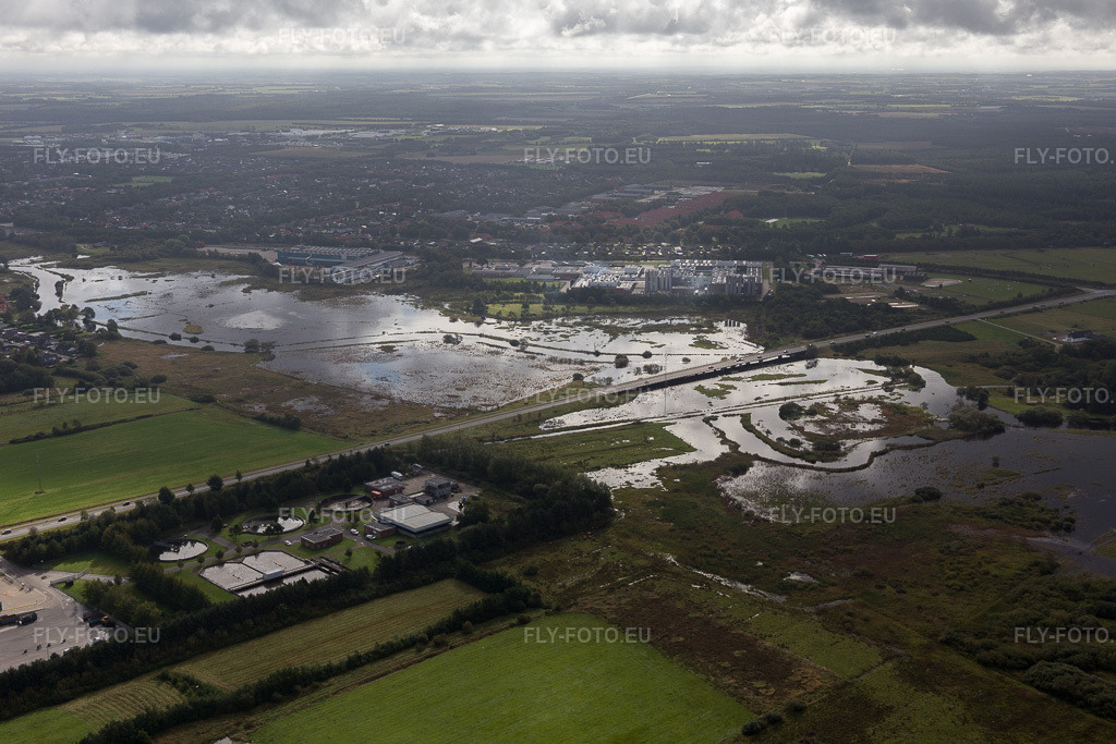 Vue aérienne: Vue de la ville à Varde dans le département Syddanmark, Danemark. Photo: IMG_103501.jpg prise le 16/09/2017 par Werner Riehm/FLY-FOTO.euRésolution de l'original: 5472 x 3648 px