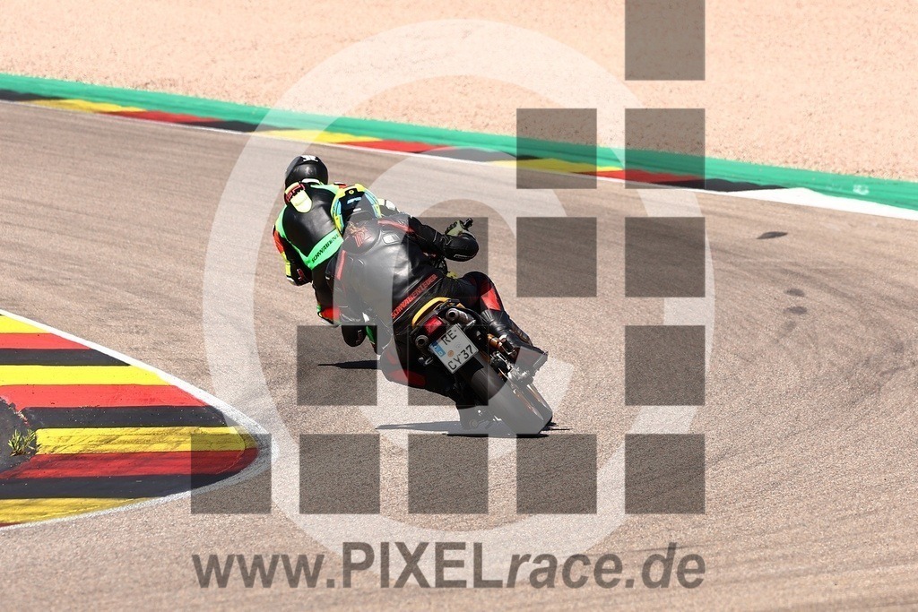 0216-20240822_03298 | Schöne Erinnerungen an spannende Momente - das festzuhalten ist unser Job. PIXELrace.de ist seit 2003 auf den Rennstrecken Europas unterwegs um die Action draußen beim Fahren und die wunderbare Stimmung imm Fahrerlager für euch einzufangen.
