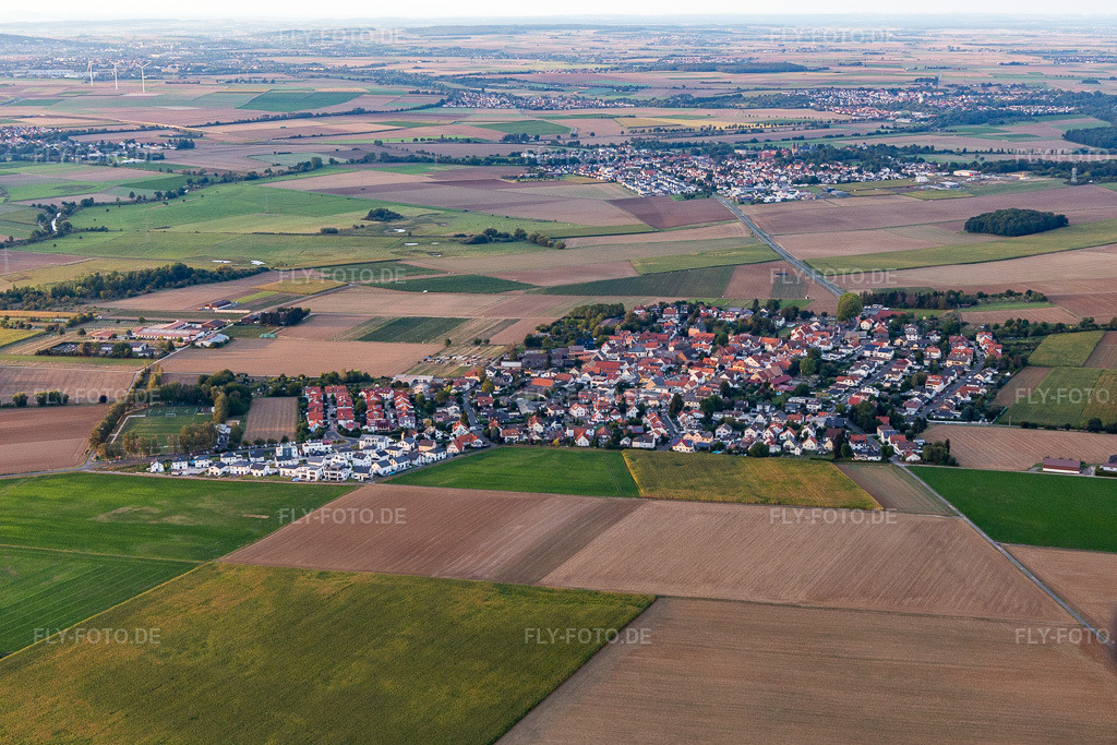 Luftbild: Ortsansicht aus Süden im Ortsteil Burg-Gräfenrode in Karben im Bundesland Hessen in Deutschland. Foto: IMG_117752.jpg vom 10.09.2019 durch Werner Riehm/FLY-FOTO.de