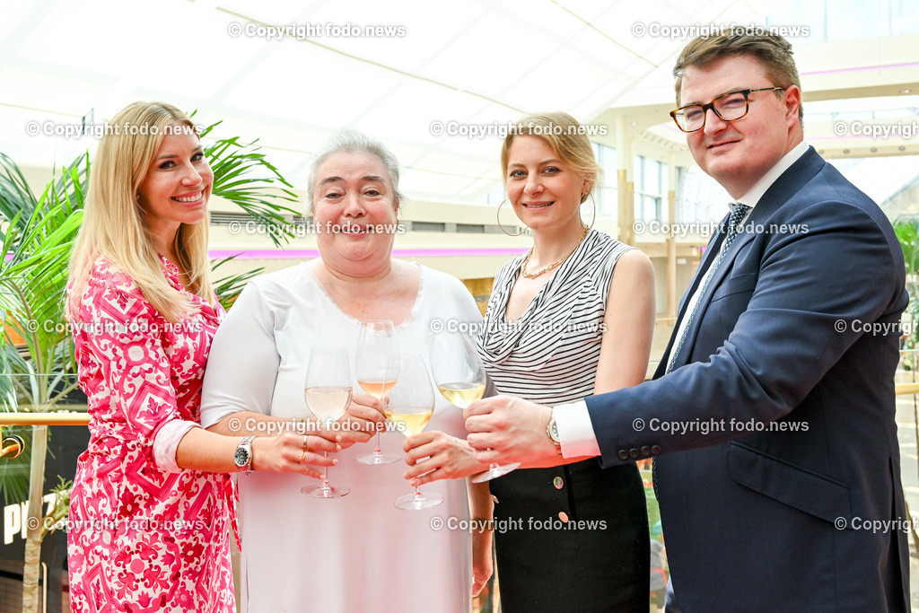 Charity Kochen_ Lentia City_ 07.07.2023-16 | 07.07.2023, Linz, AUT, Charity Kochen, Lentia City, im Bild Nina Kraft, Tina Egger (KE- Kelit), Alexandra Halouska (Chefredaktion Kronenzeitung Ooe), Michael Stoettinger