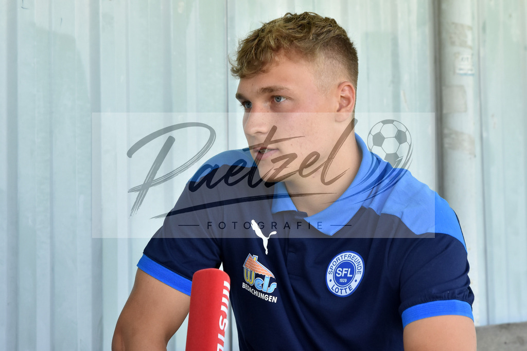 TRASFL20200715_0115 | Fussball, Herren: Jakob Duhme (SF Lotte) im Interview bei der Trainingseinheit von SF Lotte im Sportpark am Lotter Kreuz am 15.07.2020 in Lotte, Deutschland. - Realisiert mit Pictrs.com