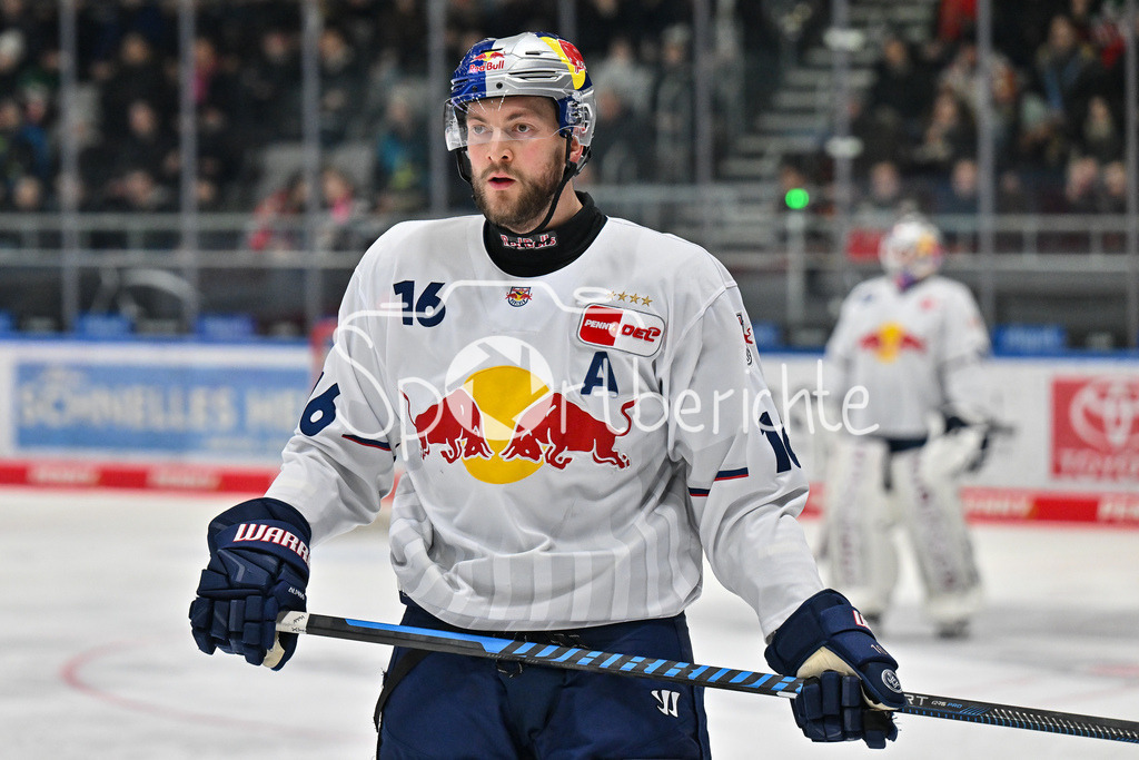 Augsburger Panther - EHC RB München | im Bild  Konrad ABELTSHAUER (EHC RB Muenchen 16) / Freisteller / Einzelfoto / DEL: Augsburger Panther - EHC RB Muenchen, Curt Frenzel Stadion am 16.01.2025