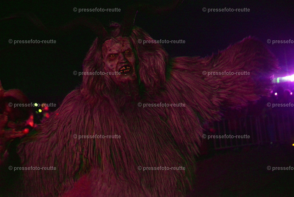 news-2022-Dez03-Krampusumzug-Reutte-WTV_5835 | Info aus dem Bezirk Reutte/Ausserfern Tirol sowie eine umfangreiche Bilddatenbank über die gesamte Region: Lechtal, Talkessel Reutte, Tannheimertal, Zwischentoren. Lech, Plansee, Zugspitze, Grenztunnel, B179, Fernpassstraße, Verkehr, Lawinen, Tradition, - Realisiert mit Pictrs.com