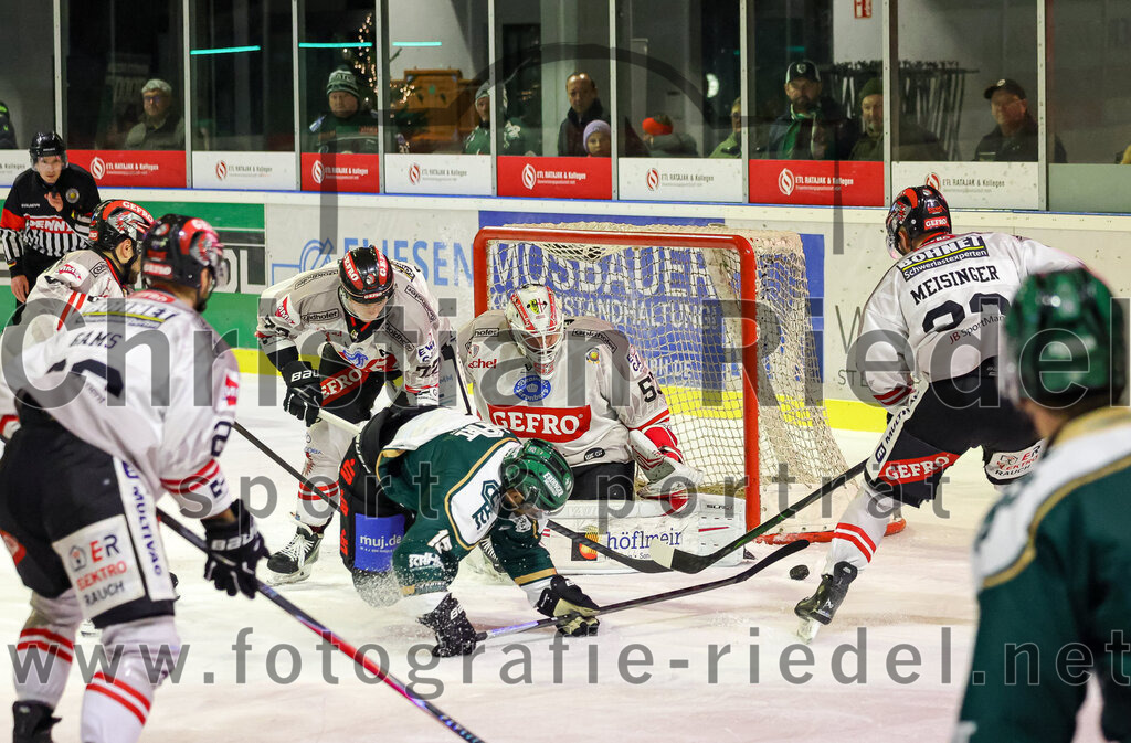 2025-12-14_141_TSV_Erding_gegen_ECDC_Memmingen_Indians | Erding, Deutschland, 14.12.2025:Eishockey, Oberliga Süd 2025 / 2026, 26. Spieltag, TSV Erding gegen ECDC Memmingen Indians, Endergebnis: 1:2Foto: Christian Riedel / fotografie-riedel.net