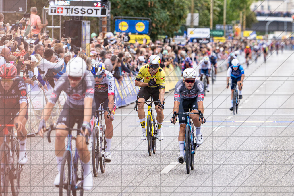 DeutschlandTour 2025 | Etappe 4 - Magedburg (Ziel) | //  24.08.25: DeutschlandTour 2025 | Etappe 4 - Magedburg (Ziel) / Magedburg / Deutschland  //   CREDIT:www.bullenfotos.de, Martin König, Hörner Weg 40, D-49078 Osnabrück, +4917663732967 // Nutzung und Weitergabe nur zu den vereinbarten Zwecken. Presseanfragen an Ersteller. Alle Rechte beim Ersteller. Honorierung nach MFM. - Realisiert mit Pictrs.com