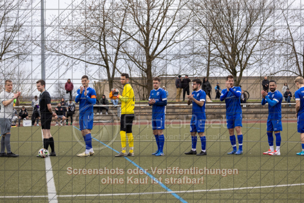 20250330_153137_0044 | #,TSG Salach (blau) vs. SC Geislingen II (weiß/grau), Fußball, Bezirksliga - Bezirk Neckar/Fils, 20. Spieltag, Saison 2024/2025, Kunstrasensportplatz, Staufenecker Str. 41, 73084 Salach, 30.03.2025 - 15:30 Uhr,Foto: PhotoPeet-Sportfotografie/Peter Harich