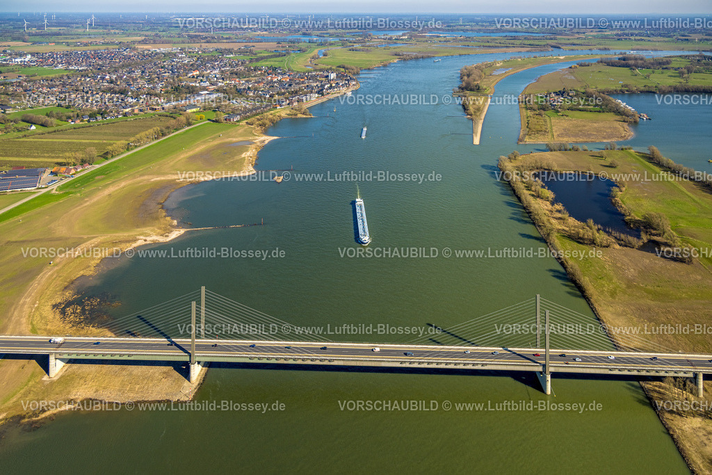 Rees240312438-2 | Luftbild, Rheinbrücke Rees-Kalkar über den Fluss Rhein, Ortsansicht Rees, Flutmulde Rees, Binnenschifffahrt, Niedermörmter, Kalkar, Nordrhein-Westfalen, Deutschland