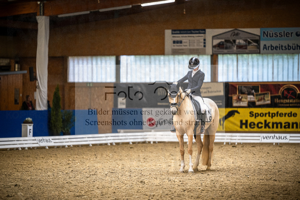 DOS_2668 | Entdecke hochwertige Reitturnierfotos von Foto Oger. Professionell, emotional und authentisch – jetzt Lieblingsmomente im Shop bestellen.Deutschlandweite Turnierfotografie. - Realisiert mit Pictrs.com