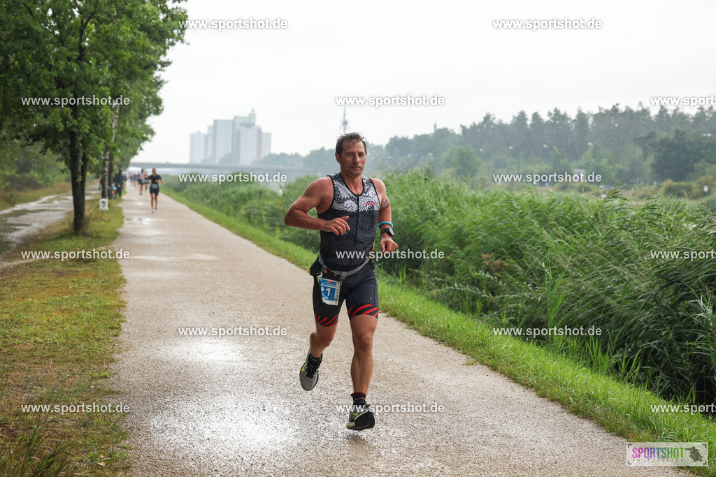 LUR_1130 | 34. M-net Erlanger Triathlon 2025 #erlangertriathlon  #mnettriathlon2025 #mnettriathlon #team #olympischedistanz #mitteldistanz #triathlon #maindonaukanal  #erlangertriathlon2025 #yourpictrs #tv1848 #tv1848erlangen  #triathlonbayern #sportinerlangen #demsportverbunden #sportshot_your_pictrs Copyright: www.sportshot.de