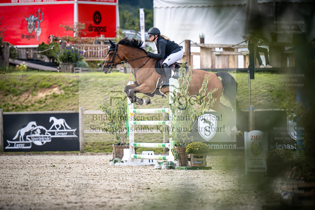 DOS_7083 | Entdecke hochwertige Reitturnierfotos von Foto Oger. Professionell, emotional und authentisch – jetzt Lieblingsmomente im Shop bestellen. - Realisiert mit Pictrs.com