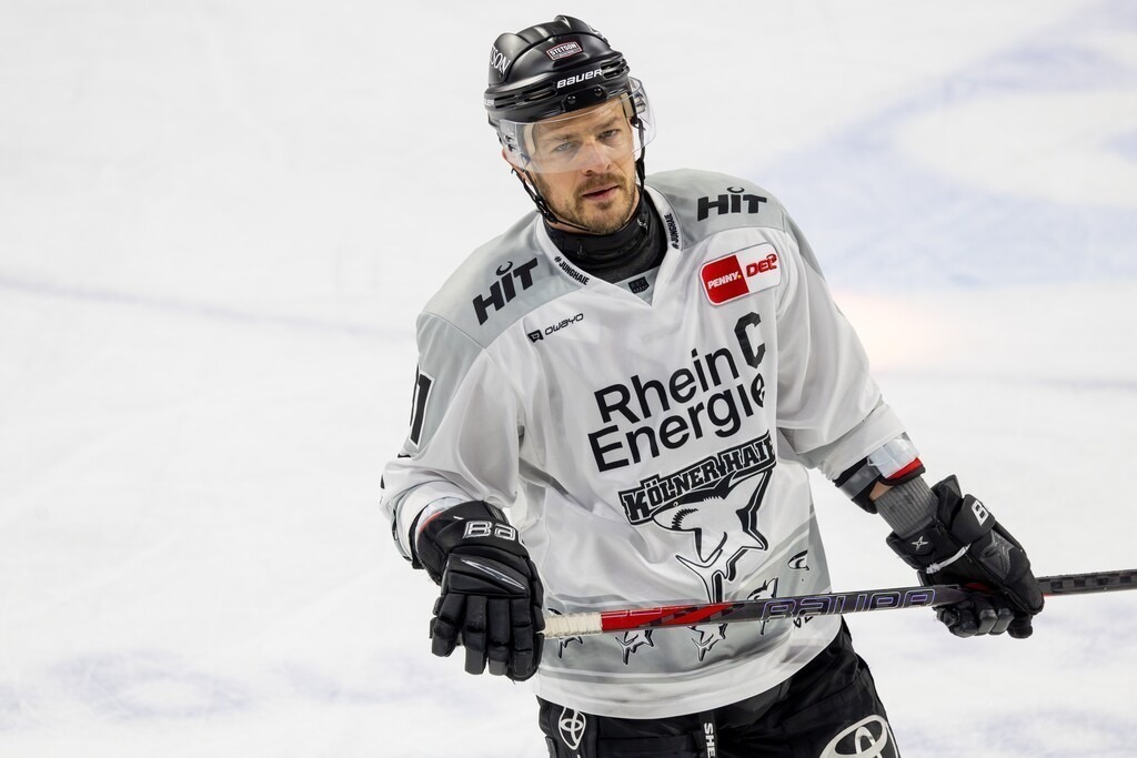 DEL, Deutsche Eishockey Liga Saison 2025/26, 13. Spieltag: Adler Mannheim gegen Kölner Haie | DEL, Deutsche Eishockey Liga Saison 2025/26, 13. Spieltag: Adler Mannheim gegen Kölner Haie***Moritz Müller (91, Köln) - Realisiert mit Pictrs.com