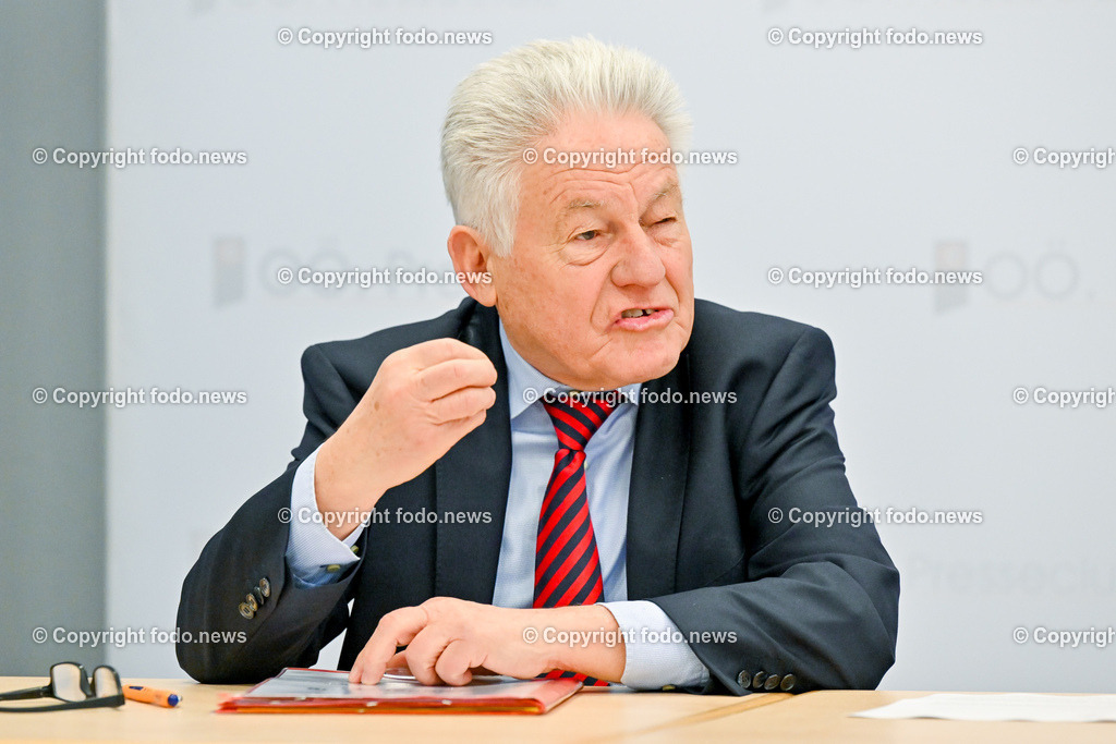 Pressekonferenz ProOriente_ Die Veränderung der Epoche-Herausforderung für die Christen_ 09.03.2023-20 | 09.03.2023, Presseclub Linz, AUT, Pressekonferenz Pro Oriente, Die Veraenderung der Epoche-Herausforderung fuer die Christen, im Bild LH a.D. Josef Puehringer (Vorsitzender von PRO ORIENTE Sektion Linz)