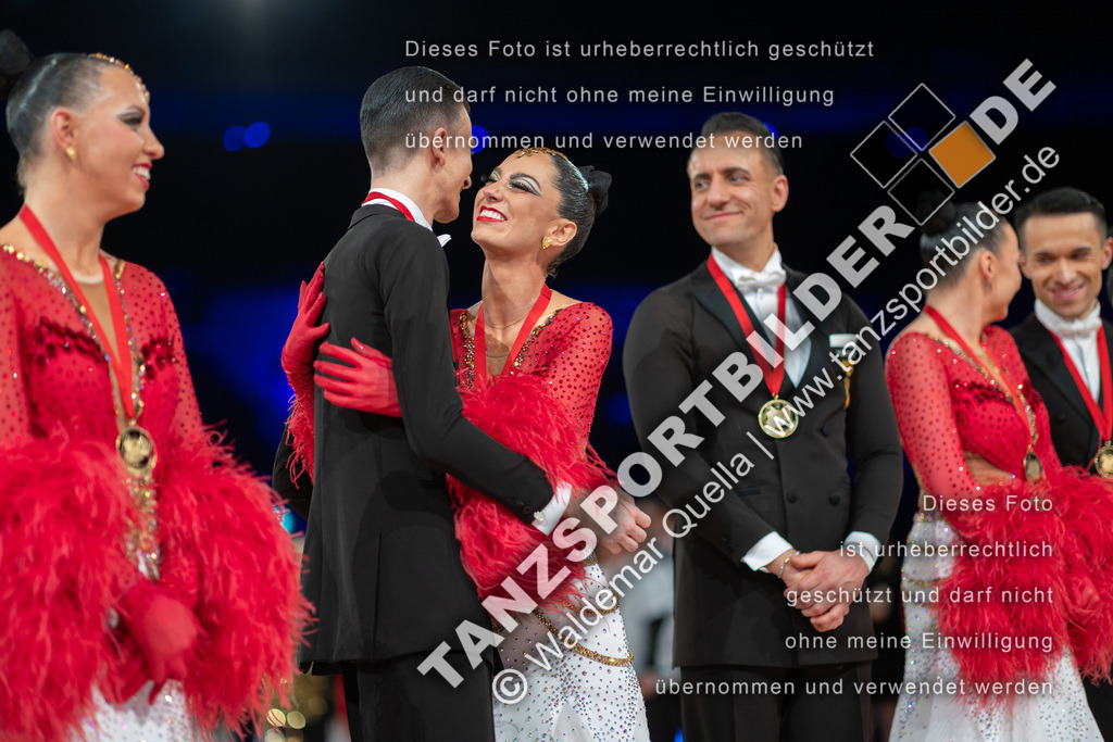 20251206-06079 | Hier finden Sie Tanz Bilder vom Latein und Standard Formationen tanzen. Sportbilder vom Tanzsport. Schöne Fotos und von Weltmeisterschaft, Europameisterschaft, Bundesliga, Regionalliga, Oberliga und Landesliga sowie von GOC Stuttgart, DanceComp, WM Bremen
