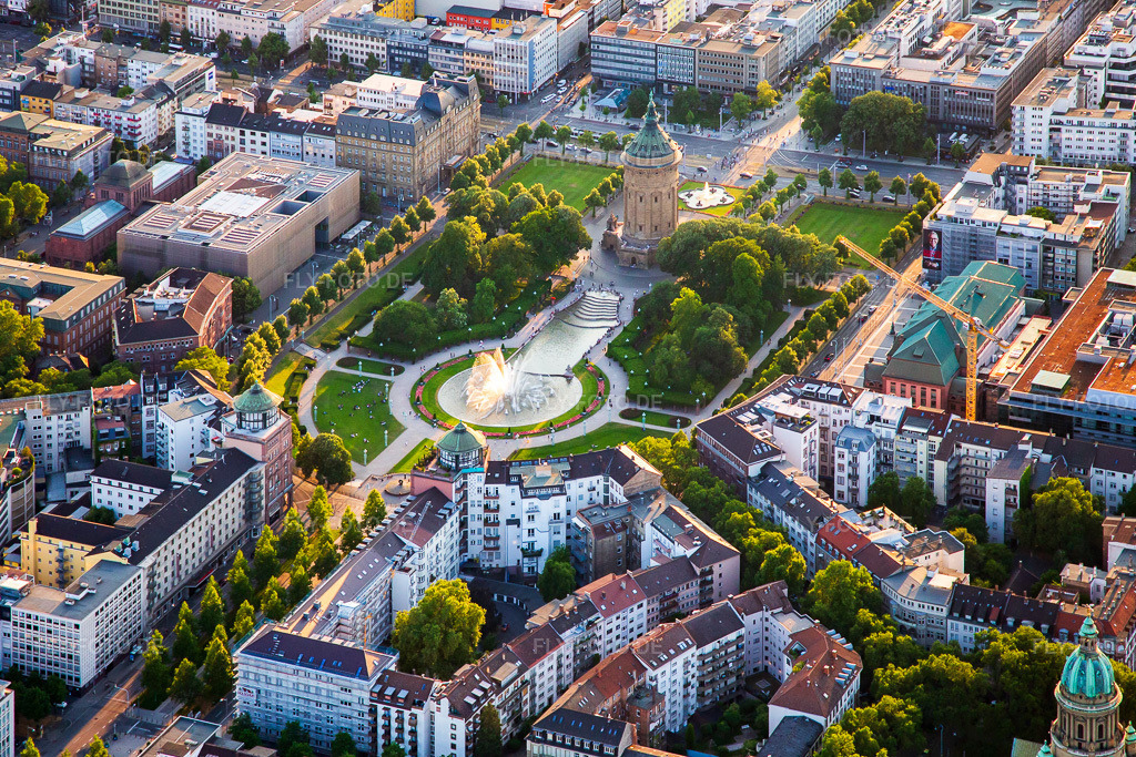 Luftbild: Congress Center Rosengarten und Wasserturm im Ortsteil Oststadt in Mannheim im Bundesland Baden-Württemberg in Deutschland. Foto: IMG_137176.jpg vom 24.06.2023 durch Werner Riehm/FLY-FOTO.deWWW.MANNHEIM.DE
