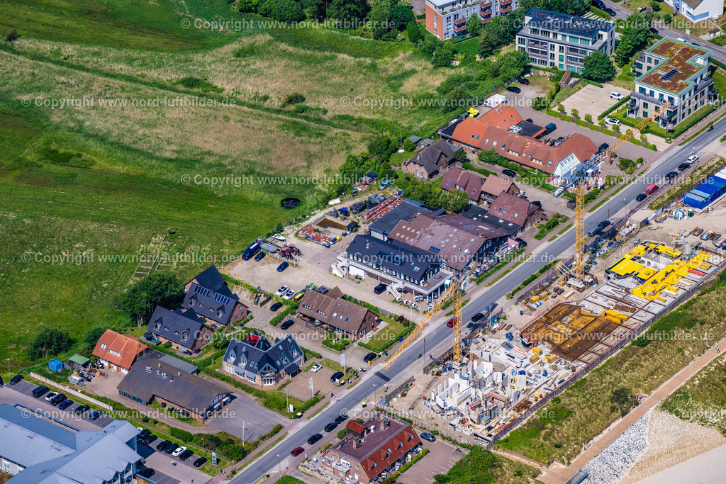 Sylt_List_Sylter_Royal_Dittmeyers_Austern_Companie_ELS_5941130625 | LIST AUF SYLT 21.06.2025 Baustelle zum Neubau eines Mehrfamilien- Wohnhauses " The Dunes " an der Hafenstraße, Oststrand Promenade in List auf Sylt im Bundesland Schleswig-Holstein, Deutschland. Weiterführende Informationen bei: AUG. PRIEN Bauunternehmung (GmbH &amp; Co. KG),  AUG. PRIEN Immobilien  Gesellschaft für Projektentwicklung mbH,  Immobilienmanagement Nord GmbH,  Peter Peters Immobilien GmbH &amp; Co. KG. // Construction site for the multi-family residential building " The Dunes " on street Hafenstrasse, Oststrand Promenade in List auf Sylt in the state Schleswig-Holstein, Germany. Further information at: AUG. PRIEN Bauunternehmung (GmbH &amp; Co. KG),  AUG. PRIEN Immobilien  Gesellschaft fuer Projektentwicklung mbH,  Immobilienmanagement Nord GmbH,  Peter Peters Immobilien GmbH &amp; Co. KG. Foto: Martin Elsen