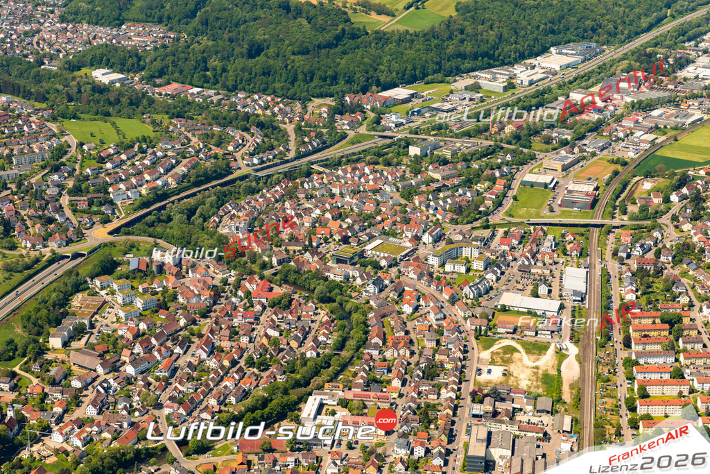 Das Luftbild zeigt :  Uhingen - Die Luftaufnahme wurde 2024 vom UL-Flugzeug aus erstellt ( keine Drohne ) - Hochauflösende Luftaufnahme - Für grossformatige Ausdrucke geeignet. Die Geschenkidee !Mit Lizenz und Bildrechte bestellbar