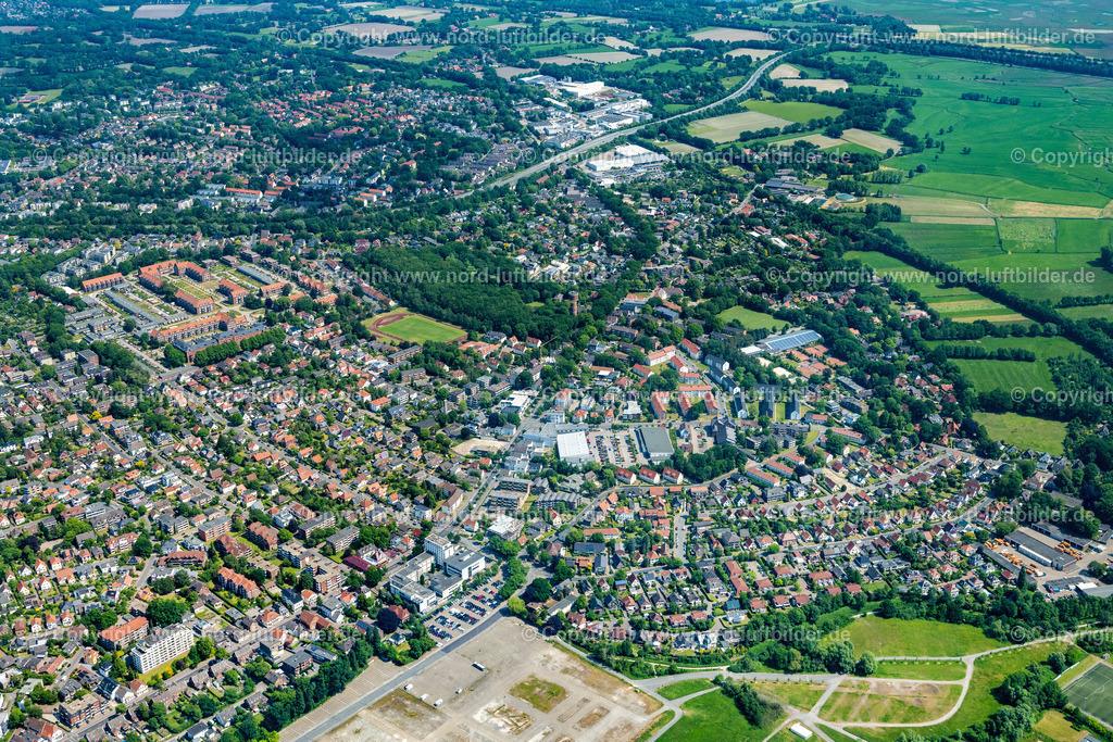 Oldenburg_Donnerschwee_ELS_5062050623 | OLDENBURG 05.06.2023 Siedlungsgebiet und Infrastruktur Neu-Donnerschwee des ehemaliegen Kasernengeländes in Oldenburg im Bundesland Niedersachsen, Deutschland. // The district Neu-Donnerschwee of ehemaliegen Kasernengelaendes in Oldenburg in the state Lower Saxony, Germany. Foto: Martin Elsen