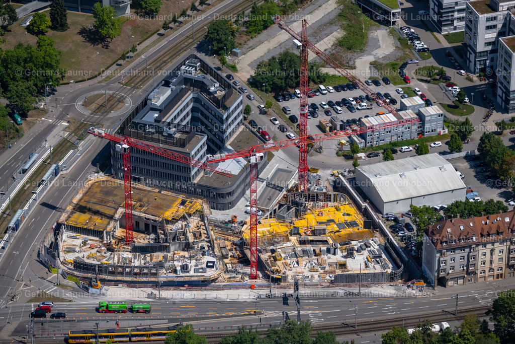 4034757 | STUTTGART 22.07.2020 Baustelle zum Neubau eines Büro- und Geschäftshauses "Leo - Business Campus Stuttgart" an der Löwentorstraße - Pragstraße in Stuttgart im Bundesland Baden-Württemberg, Deutschland. Weiterführende Informationen bei: Blackstone,  Colliers International Deutschland Holding GmbH,  KSP Jürgen Engel Architekten GmbH,  LBBW Immobilien Management GmbH,  Landesbank Baden-Württemberg,  STERN GmbH Agentur für Kommunikation,  SV SparkassenVersicherung Holding AG,  WOLFFKRAN International AG. // Construction site to build a new office and commercial building Leo - Business Campus Stuttgart on Loewentorstrasse - Pragstrasse in Stuttgart in the state Baden-Wurttemberg, Germany. Further information at: Blackstone,  Colliers International Deutschland Holding GmbH,  KSP Juergen Engel Architekten GmbH,  LBBW Immobilien Management GmbH,  Landesbank Baden-Wuerttemberg,  STERN GmbH Agentur fuer Kommunikation,  SV SparkassenVersicherung Holding AG,  WOLFFKRAN International AG. Foto: Gerhard Launer