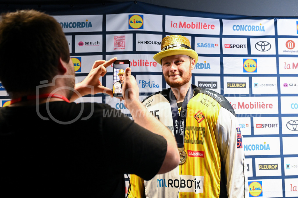 Zug United - HC Rychenberg - 25. April 2026 | Eric Kunz (#35 HC Rychenberg Winterthur) beim Interview mit unihockey.ch am L-UPL Superfinal-Spiel zwischen Zug United und HC Rychenberg am 25. April 2026 in der BCF Arena, Fribourg, Schweiz.Bild: Sportfotografie Markus Aeschimann | www.markus-aeschimann.ch - Realisiert mit Pictrs.com