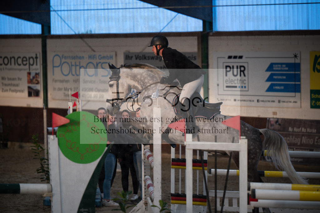 Hallenreittunier Voxtrup 2023 | Entdecke hochwertige Reitturnierfotos von Foto Oger. Professionell, emotional und authentisch – jetzt Lieblingsmomente im Shop bestellen.Deutschlandweite Turnierfotografie. - Realisiert mit Pictrs.com