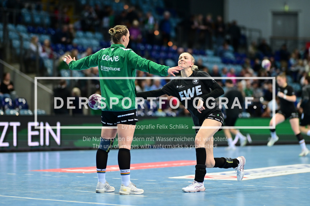 Handball I Frauen I Saison 2024-2025 I 1. HBF I 12. Spieltag I VfL Oldenburg - TuS Metzingen I 054489 | Der Sportfotograf. - Realisiert mit Pictrs.com