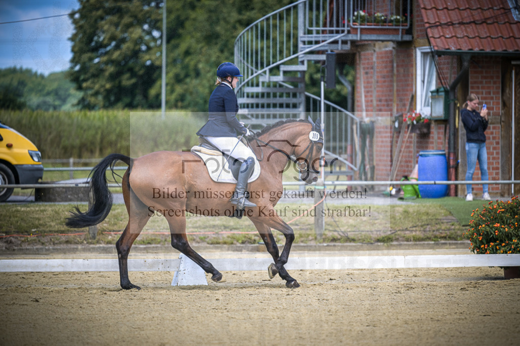 DOS_4076 | Entdecke hochwertige Reitturnierfotos von Foto Oger. Professionell, emotional und authentisch – jetzt Lieblingsmomente im Shop bestellen.Deutschlandweite Turnierfotografie. - Realisiert mit Pictrs.com