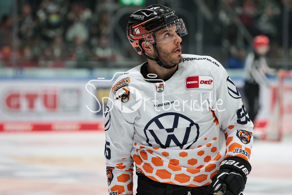 Augsburger Panther - Grizzlys Wolfsburg | Ryan BUTTON (WOB #55) in Aktion