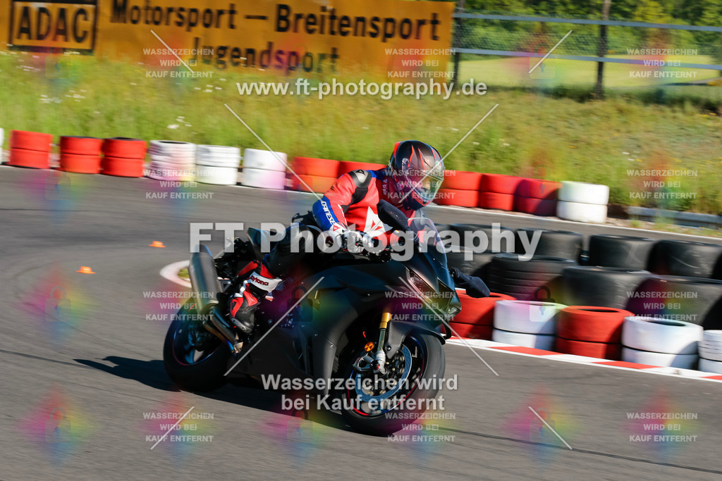 Moto-TeamOBK-21325 | Hier findet Ihr Bilder von Touristenfahrten auf der Nürburgring Nordschleife oder von anderen Veranstaltungen die ich besucht habe. Viel Spass beim Durch Schauen 