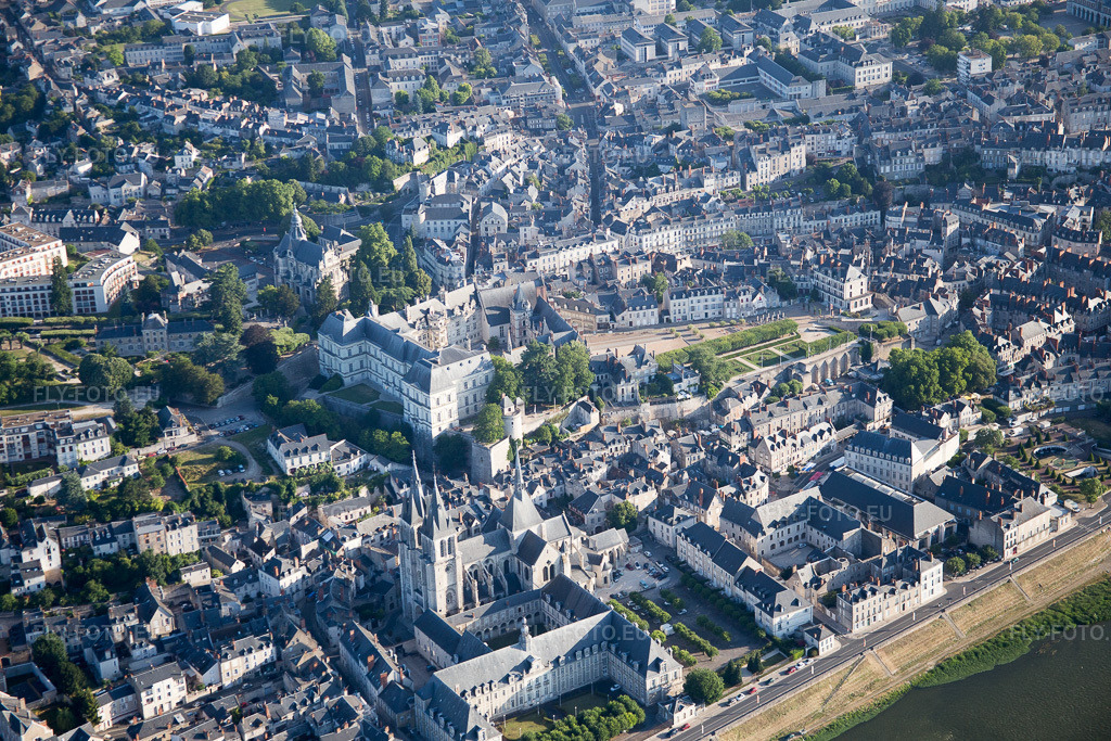 Vue aérienne: Vue de la ville à Blois dans le département Loir et Cher, France. Photo: IMG_082039.jpg prise le 20/06/2015 par Werner Riehm/FLY-FOTO.euRésolution de l'original: 5472 x 3648 px
