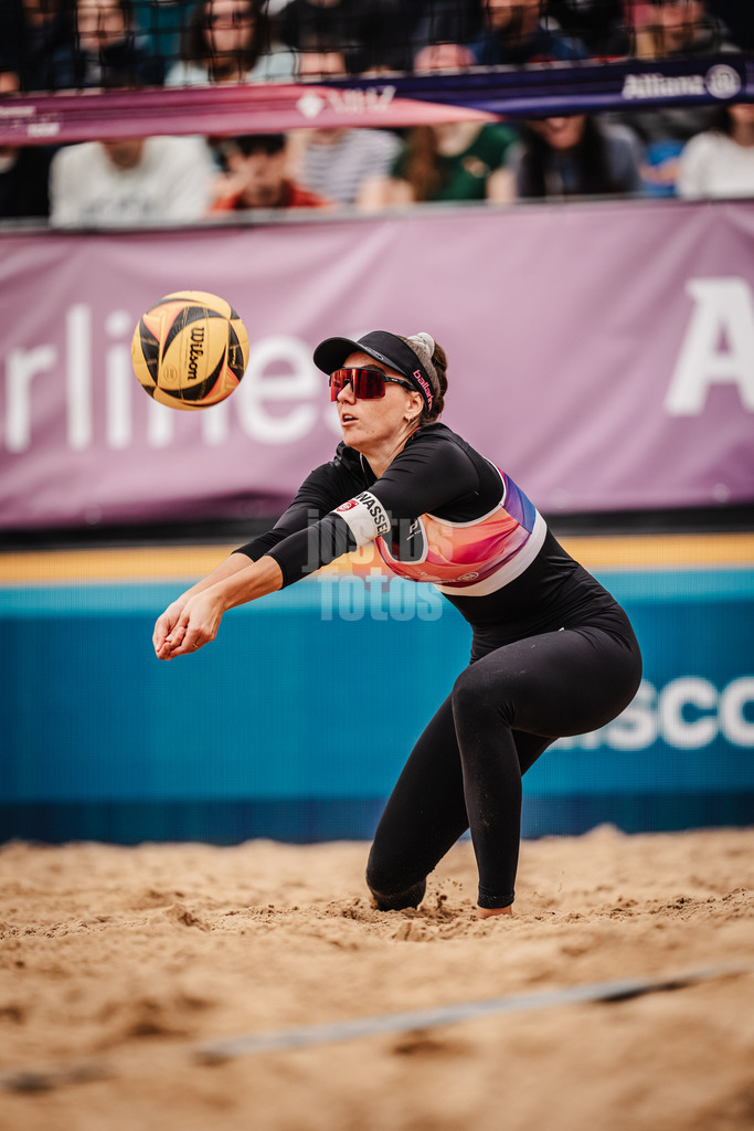 Beachvolleyball | Frauen | Allianz German Beach Tour 2025 | Tourstop Berlin | 23.08.2025 | Lisa-Sophie Kotzan nimmt den Ball an