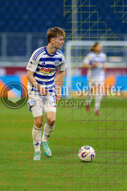 07.04.2026, GER, Fussball, Herren, 3. Liga, Saison 2025/2026, MSV Duisburg - VfL Osnabrück | Dominik Kother (MSV Duisburg) in Aktion am Ball, Einzelaktion 