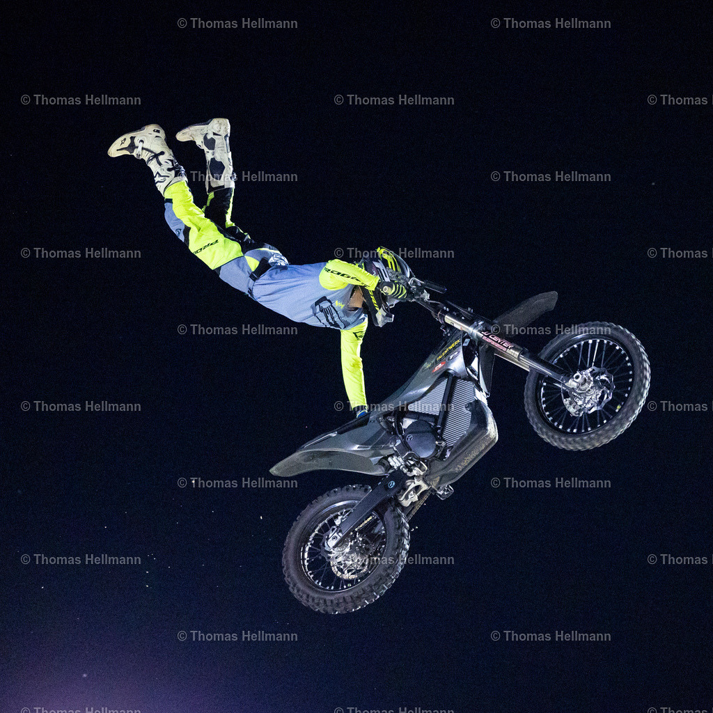 TH_Show_ Motorrad_31538 | Longines Balve Optimum 2025 am 14.06.25 in Balve, Schloss Wocklum, Show, Motorrad
