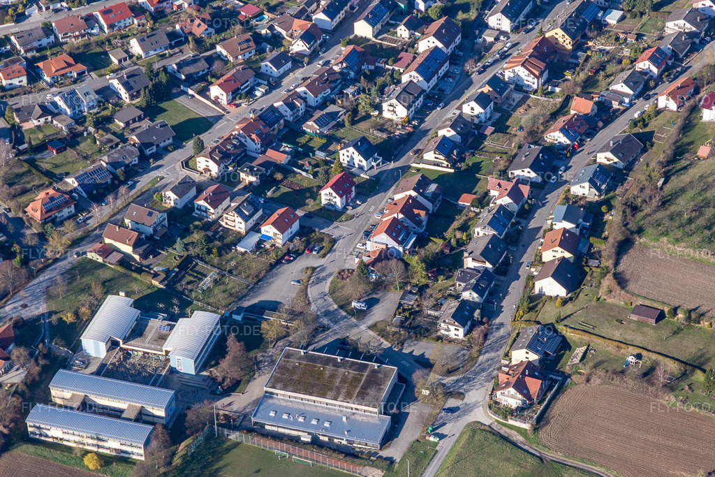 Luftbild: Eisenhut-Grundschule und Horst-Kochendörfer-Halle Unteröwisheim im Ortsteil Unteröwisheim in Kraichtal im Bundesland Baden-Württemberg in Deutschland.Foto: IMG_097285.jpg vom 10.03.2017 durch Werner Riehm/FLY-FOTO.deWWW.EISENHUTSCHULE.DESportstätten: Stadt Kraichtal