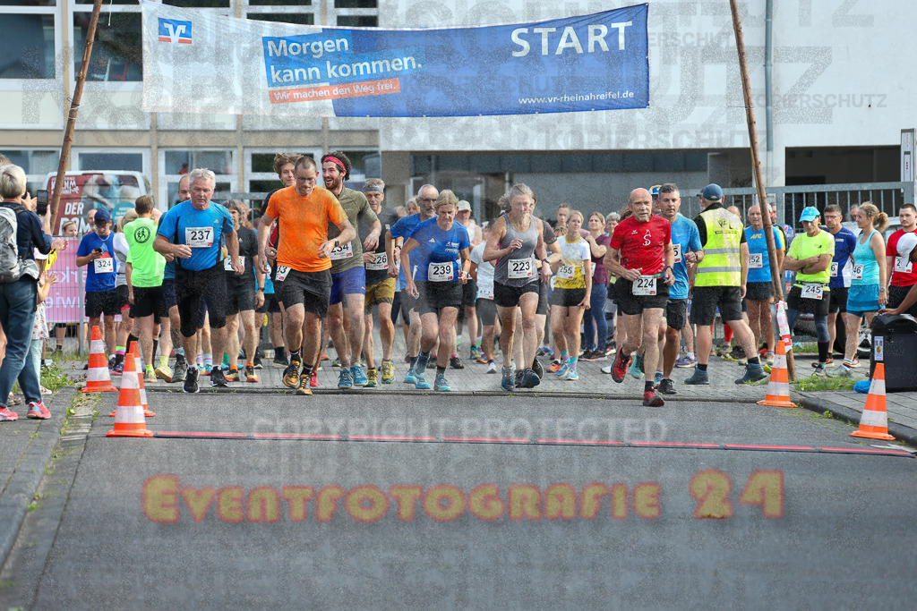 250801_1810_EX1_6454 | Sportfotografie im Rhein-Sieg Kreis, Köln, Bonn, NRW, Rheinland Pfalz, Hessen, etc. Unser Tätigkeitsfeld umfasst den Laufsport vom Volkslauf über den Marathon, Duathlon, Triathon bis zum Ultralauf wie Kölnpfad Ultra oder Schindertrail.