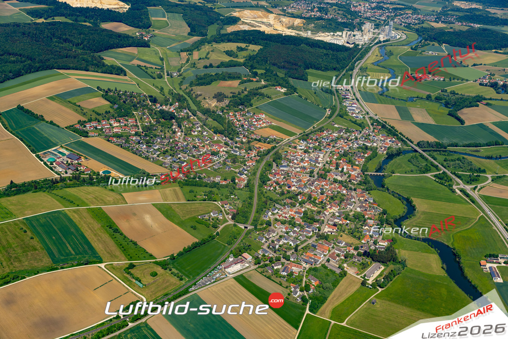 Die Luftaufnahme Ebermergen - Harburg wurde 2022 vom Flugzeug aus (keine Drohne) erstellt. Hohe Auflösung -für große Poster und Wandbilder geeignet - Garantiert!