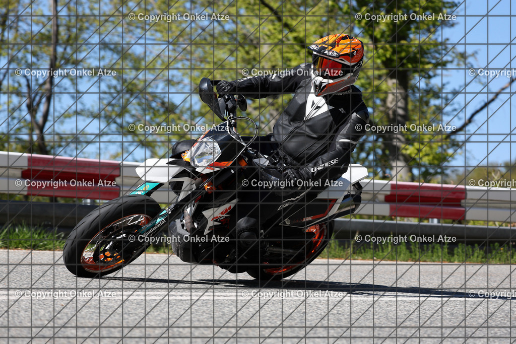 IMG_8276 | Fotograf am Kyffhäuser. Onkel Atze. Kyffhäuser Rennstrecke. Café36. Motorsportfotografie. - Realisiert mit Pictrs.com