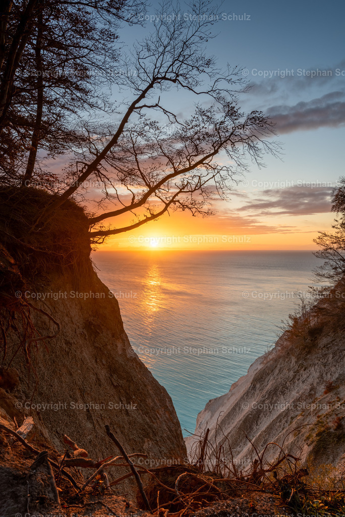 Kreidefelsen Möns Klint | Sonnenaufgang an den Kreidefelsen Möns Klint, Ostseeinsel Mön, Dänemark - Realisiert mit Pictrs.com