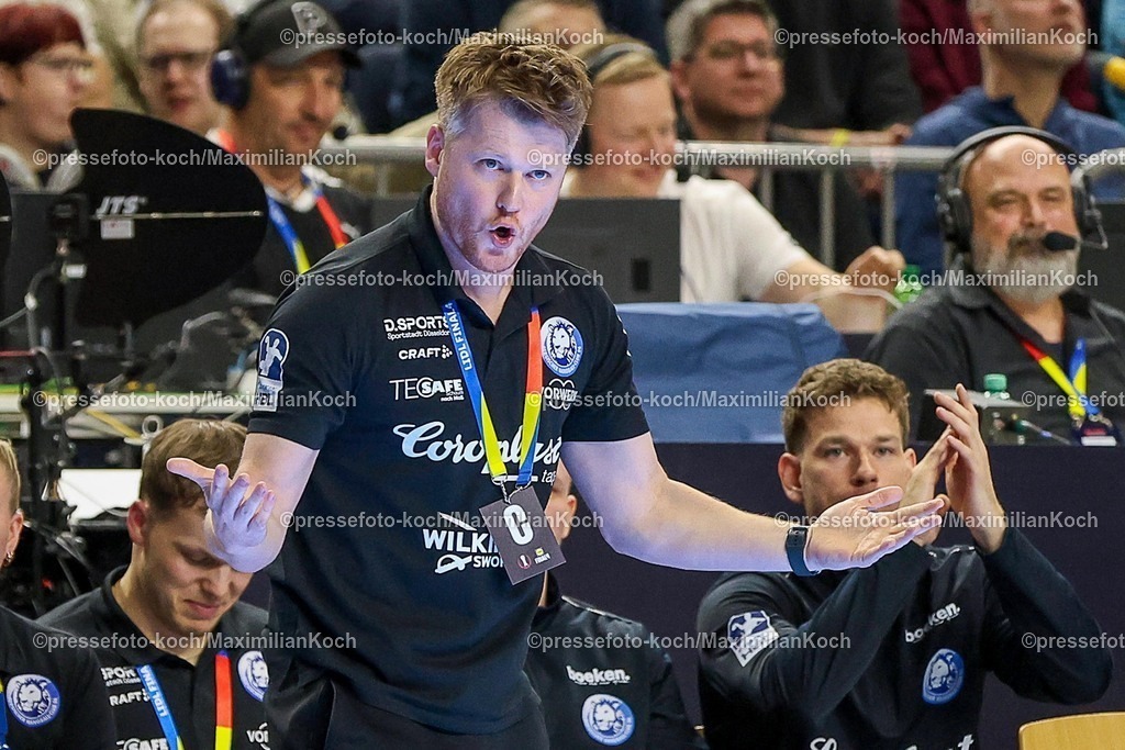 xSSCx18042602013 | 18.04.2026, xsscx, Handball, DHB-Pokal Lidl Final4, Halbfinale, Bergischer HC - SC Magdeburg, Saison 2025 / 2026 Herren, Lanxess Arena, Köln: Die Mannschaft des Bergischer HC jubelnd nach einem Treffer Photo: xSandraxScherningxPressefotoKochx