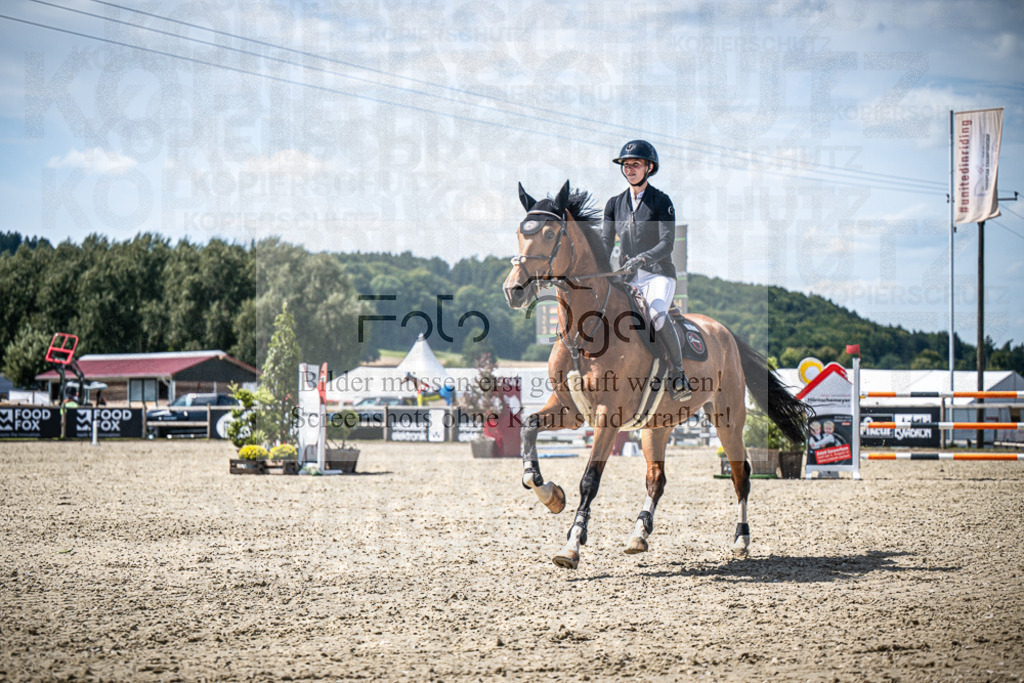 DOS_5469 | Entdecke hochwertige Reitturnierfotos von Foto Oger. Professionell, emotional und authentisch – jetzt Lieblingsmomente im Shop bestellen.Deutschlandweite Turnierfotografie. - Realisiert mit Pictrs.com