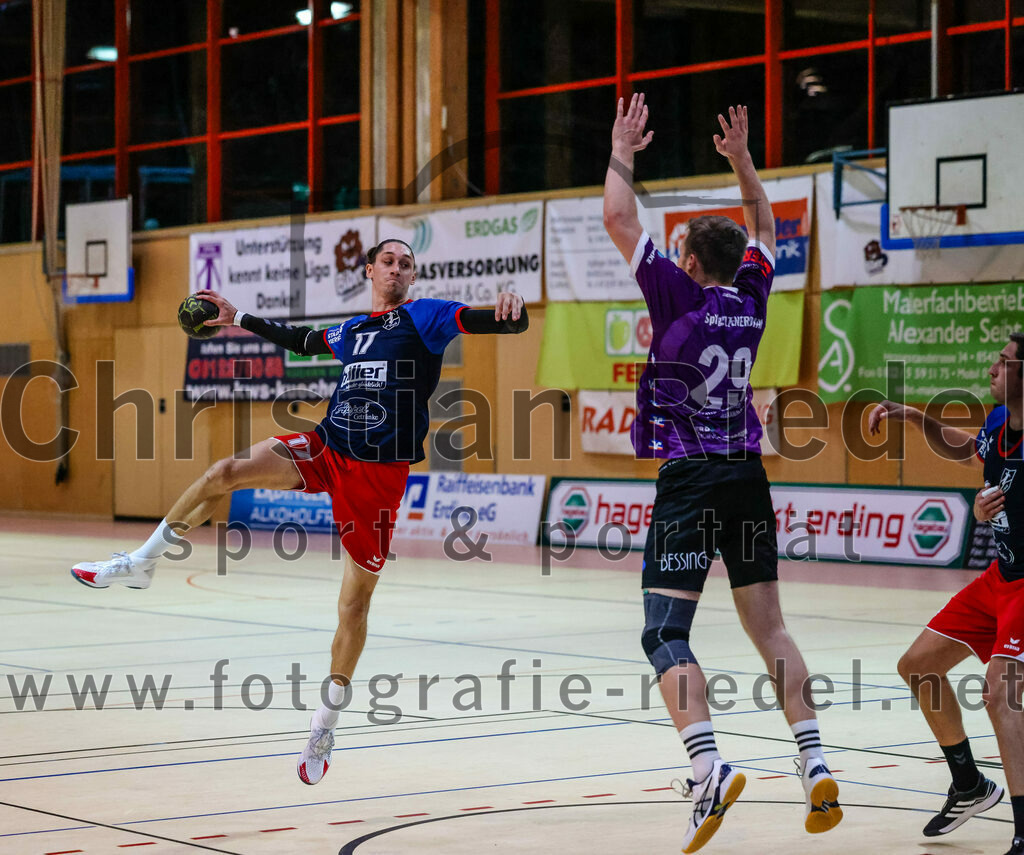 2023-10-14_049_SpVgg_Altenerding_gegen_HSG_Freising_Neufahrn | Erding, Deutschland, 14.10.2023:
Handball, Bezirksoberliga Männer 2023 / 2024, 4. Spieltag, SpVgg Altenerding gegen HSG Freising-Neufahrn, Endergebnis: 27:26

Christian Heldner (HSG Freising-Neufahrn, #17), Ferdinand Menzel (SpVgg Altenerding, #29)

Foto: Christian Riedel / fotografie-riedel.net