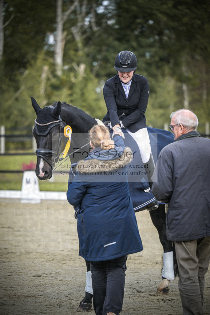 DOS_B764 | Entdecke hochwertige Reitturnierfotos von Foto Oger. Professionell, emotional und authentisch – jetzt Lieblingsmomente im Shop bestellen.Deutschlandweite Turnierfotografie. - Realisiert mit Pictrs.com