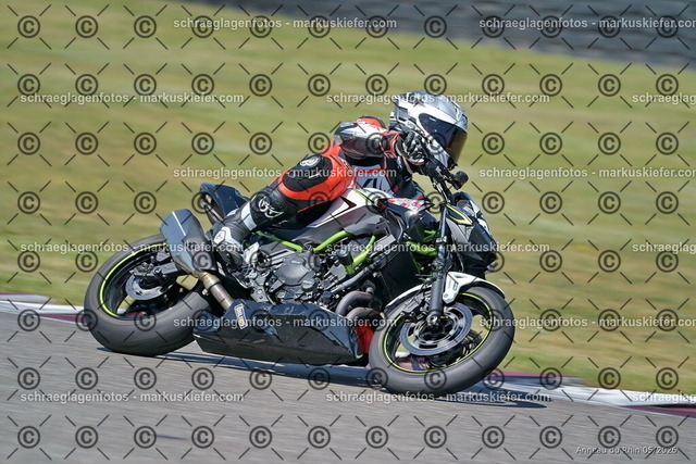 26BT02-0903 | markuskiefer.com - Realisiert mit Pictrs.com