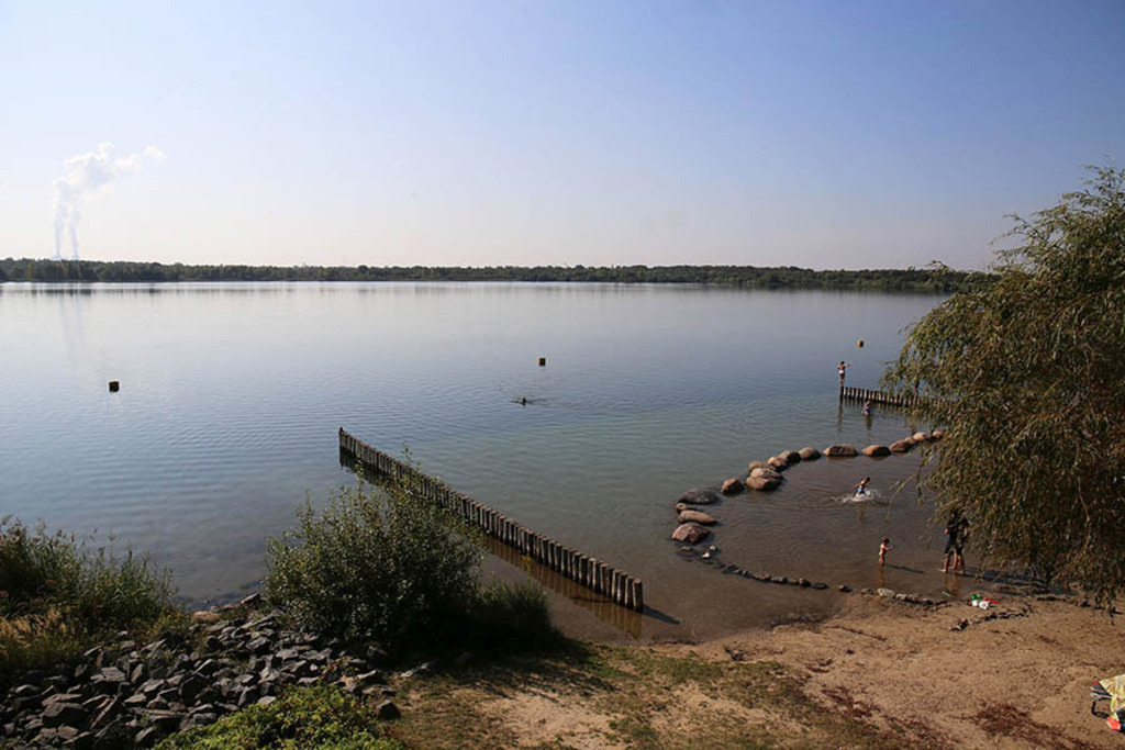 Markkleeberger See - Strandbad Markkleeberg Ost | Entdecke über 20 Kategorien Leipzig-Motive: Foto-Downloads, hochwertige Poster, Leinwand- & Fine-Art-Prints. Jetzt Lieblingsfoto im Bildlexikon Leipzig Shop bestellen!