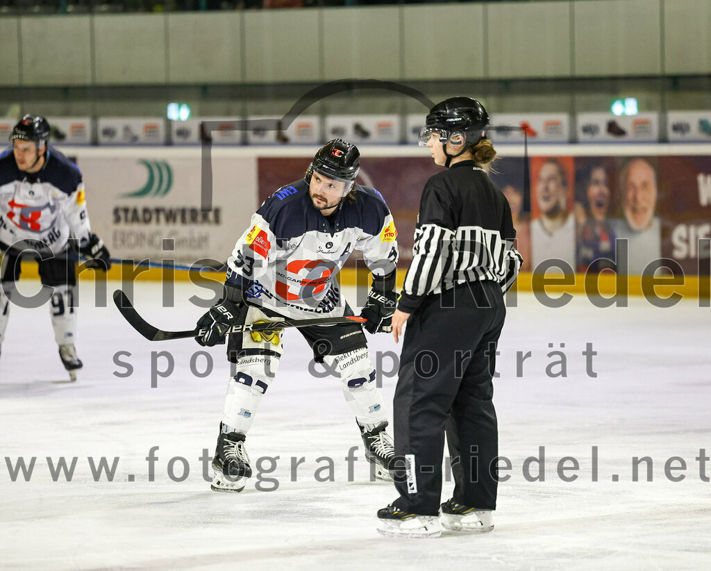 2024-01-26_028_TSV_Erding_gegen_HC_Landsberg | Erding, Deutschland, 26.01.2024:
Eishockey, Bayernliga Vorrunde 2023 / 2024, 28. Spieltag, TSV Erding gegen HC Landsberg, Endergebnis: 6:2

Lars Grözinger (HC Landsberg, #93)

Foto: Christian Riedel / fotografie-riedel.net