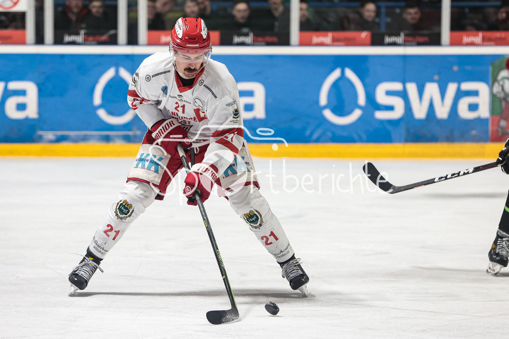 EHC Königsbrunn - TEV Miesbach | Felix FEUERREITER (TEV #21) im Aktion / Einzelfoto / Freisteller