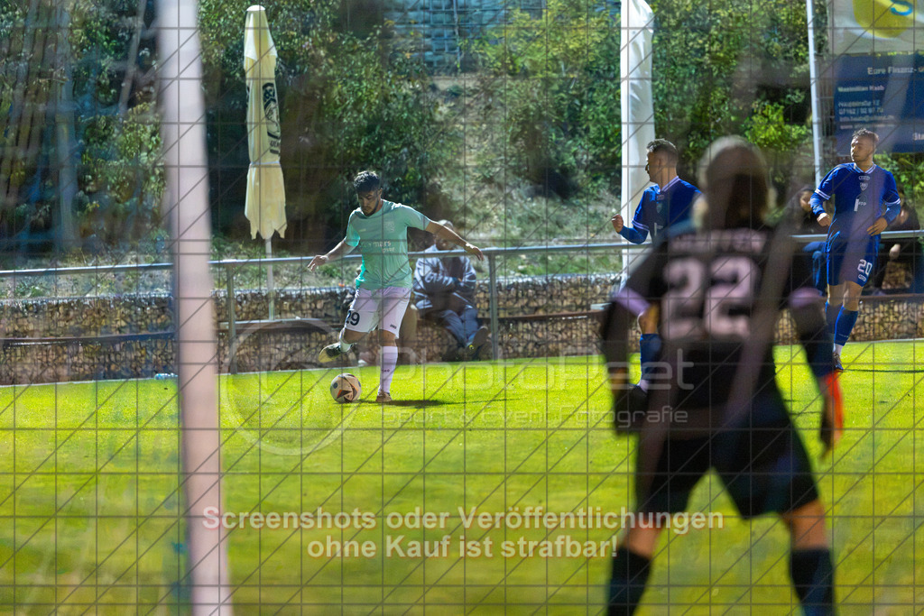 20261015_204350_0219_(c)_by_PhotoPeet | #,TSG Salach (türkis) vs. VfB Neuffen (blau), Fußball, Bezirksliga - Bezirk Neckar/Fils, 08. Spieltag, Saison 2026/2027, Rasensportplatz, Staufenecker Straße, 73084 Salach, 15.10.2026 - 19:30 Uhr,Foto: PhotoPeet / Sport- &amp; Eventfotografie / Peter Harich